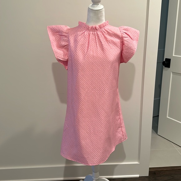 THML Dresses & Skirts - NWT THML Pink Flutter Sleeve Dress Sz L